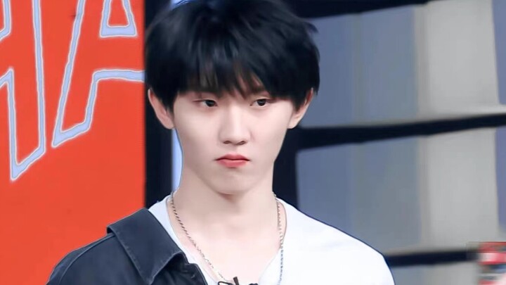 Who wants to tease Big Brother Ma? His pouty, baby-faced expression is just too cute!