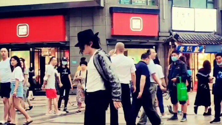 Improvisational MJ dance on the street