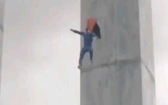 This is probably the one scene Superman would most want to erase! You can feel the pain just through