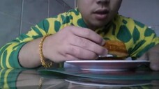 ASMR EATING SOUNDS - SAUSAGE ROLLS