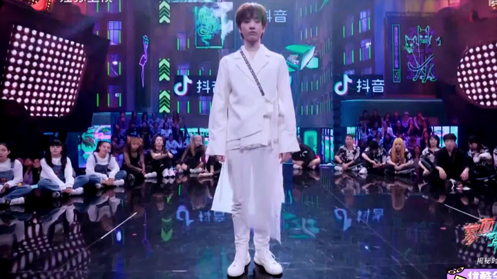 【蒙面舞王】”狐哥“连淮伟丨urban solo舞蹈 行云流水清脆卡点