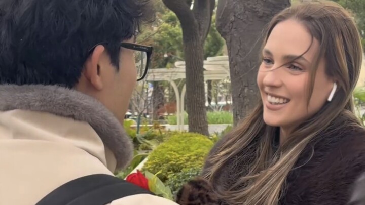 Kakak, barangmu jatuh!