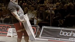 Người khổng lồ cao hai mét đã giành được nhiều kỷ lục thế giới. Từ một cậu bé tự kỷ đến người khỏe n