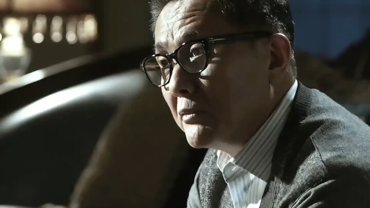 Trước quyền lực, người dân bình thường chỉ như những con kiến.