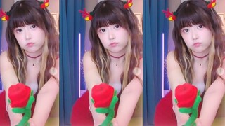 بدلة الأيل ذات الإصدار المحدود من Zhou Shuyi لعيد الميلاد، هاها، التبول في منزل امرأة ساخنة