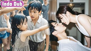 Kurir mencium CEO yang dibius untuk menyelamatkannya, lalu CEO melamar dan memanjakannya bak putri.