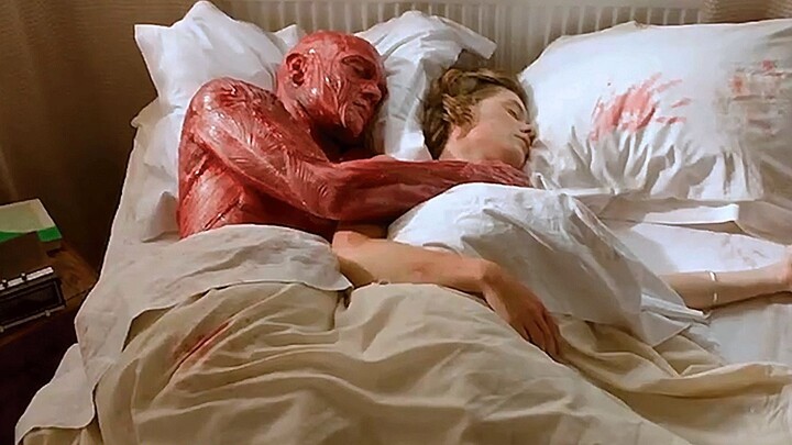 Untuk membuktikan cintanya pada pacarnya, pria itu mengupas kulitnya dan bertemu terus terang