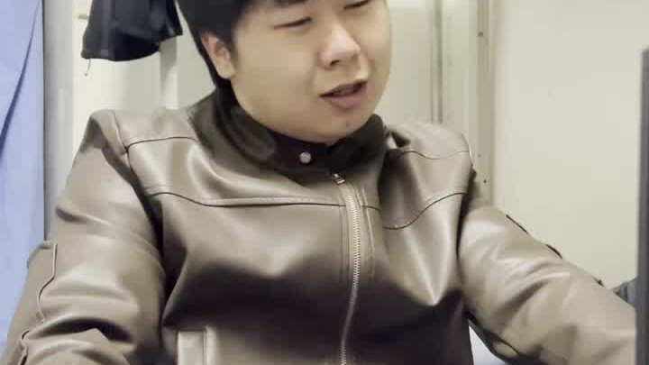 เมื่อพี่กั๋วไลฟ์สดที่จัตุรัสชัยชนะยามดึก