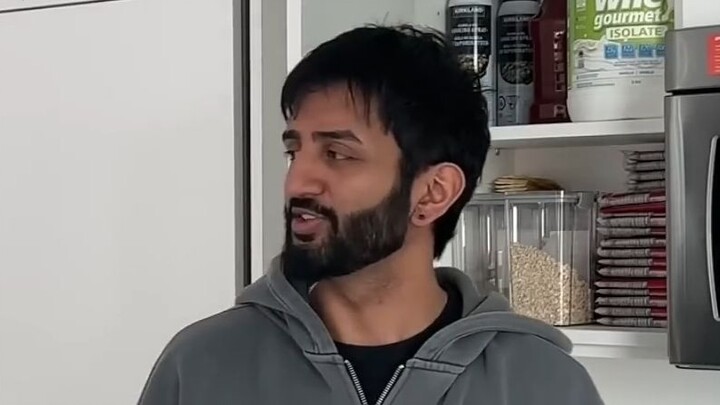 عندما يكون حظ الشخصيات في أفلام الزومبي مفرطًا بعض الشيء...