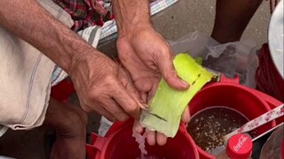 عصير قصب سكر من كشك على جانب الطريق. نظيف ومعقم!