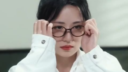 Trauma keluarga membuatku jadi dua pribadi, tapi cinta pemuda itu menyembuhkannya