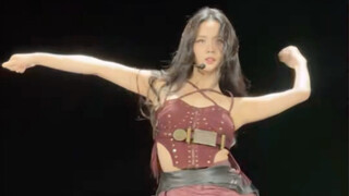 يا إلهي، أغنية Jump حقًا تُظهر لكل شخص من الأربعة لونه الخاص! تعالوا جميعًا لنلقي نظرة، حتى أنا لا أ