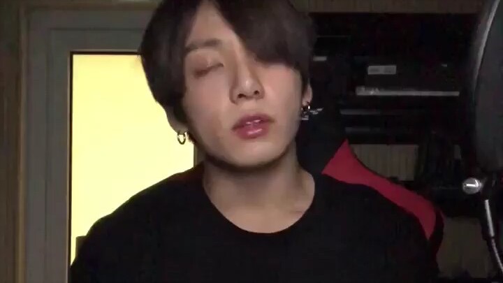 [Taehyung] A viral clip of Jungkook singing a cappella on Twitter