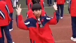 Zhang Guiyuan School performed "The Little Girl Under the Streetlight" and "The Flower Protector"