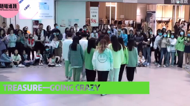 Singing along and dancing at the Suzhou roadshow: TREASURE – Going Crazy, China’s first Gem Box road