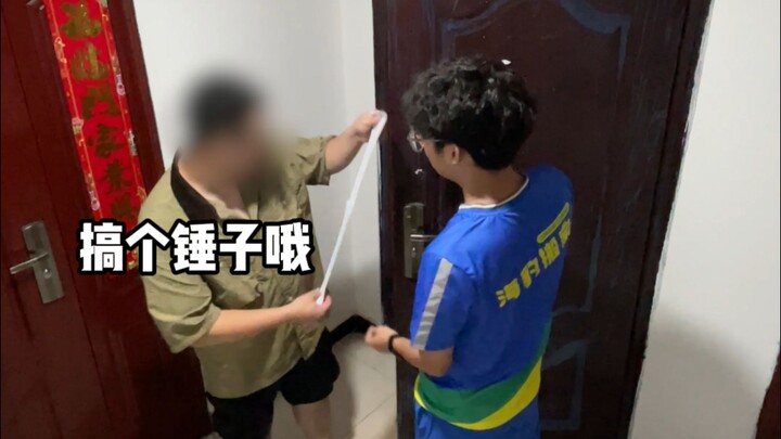 The couple had a huge fight, leaving the moving guy totally confused.