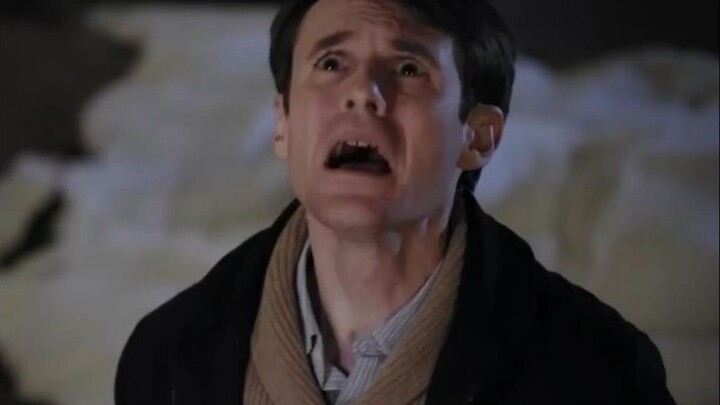 When Your Dorm Mate Reenacts “Home Alone” to Guard the Apartment 🧱