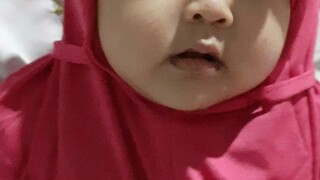 Bayi kecil menggemaskan
