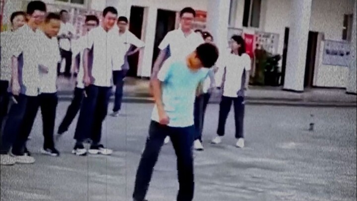 What a rat chancellor, fleeing along the Huarong Road!