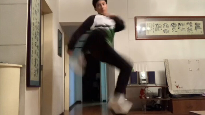 Một sự ngu ngốc cố gắng làm cho điệu nhảy gà trở nên thú vị