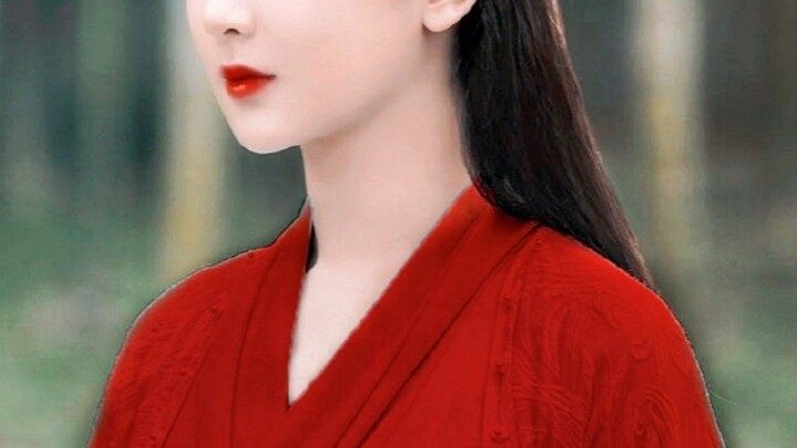 Một gương mặt đẹp đến thế! Vậy mà ngày xưa có người còn bảo cô ấy xấu? Thật là lố bịch hết sức!