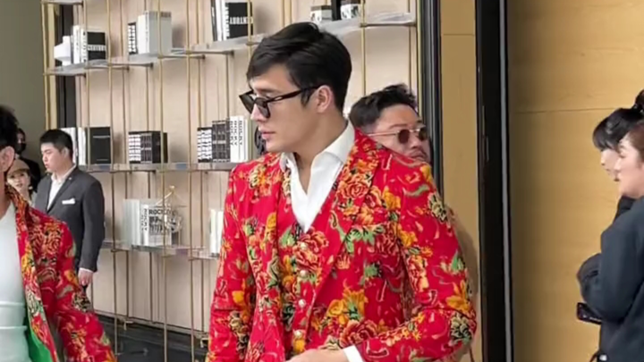 المارة الذين أمسكت بهم اليوم يبدون مألوفين بعض الشيء.