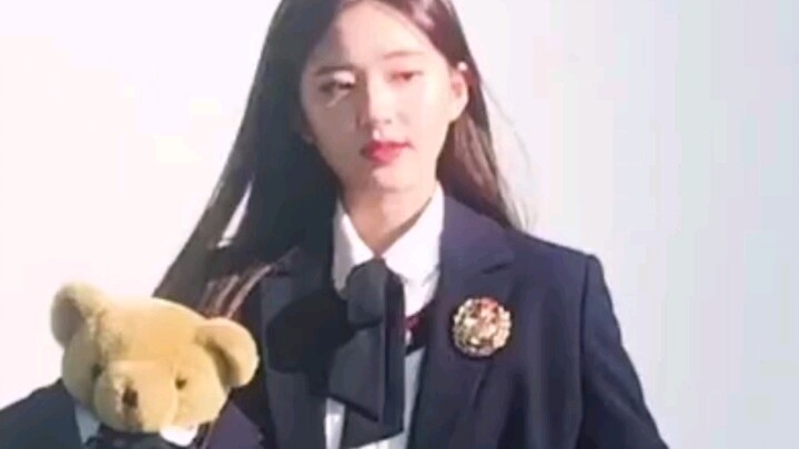 Holy shit! If I say these three girls are the “Big Three Sweeties” of Chinese entertainment, no one 