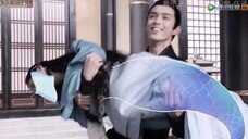 以为的公主抱vs实际上的公主抱!三石真的有劲儿啊 居然还能抱起来颠一下!有几个男明星能做到?“噗~”,“没转过来!” “