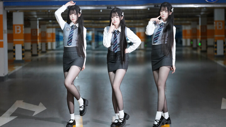 ประเด็นร้อนของรุ่นพี่สาวในชุดเครื่องแบบ