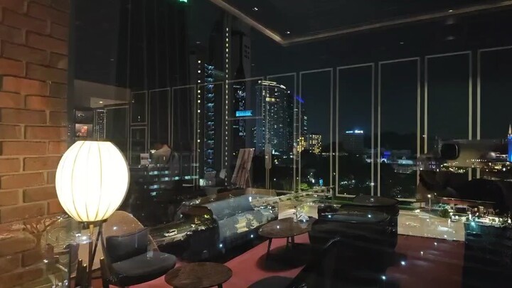 [合十]被这段话点醒了；昨天去世的人，或许还曾在规划着明天，早上去世的人，可能还在计划着早上，也许一瞬间一切都会消失，人活着到底为了什么，你永远也不知道，下一秒将会发生什么，人这一生啊！总是在等，等