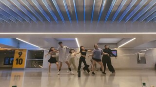 在纽约地铁站排的WAVE是什么水平？遭路人围观 IVE日专好好听