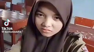 cewekkentut dalam kelas 💨💨💨