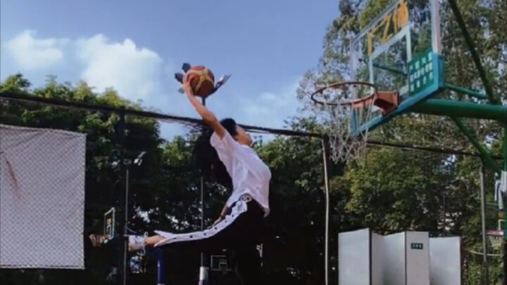 Ibu, gadis ini bisa terbang!!!