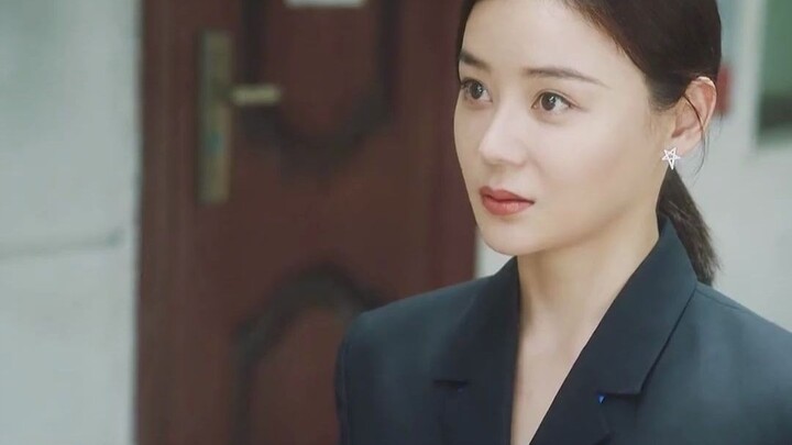 ”不要抹着昂贵的口红，喊着廉价的口号！“