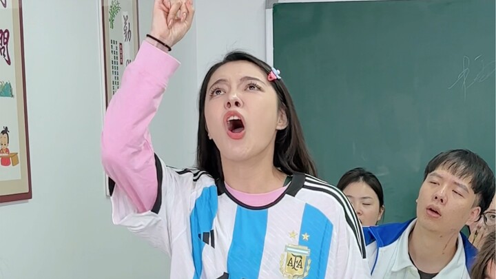 Jika terus begini, tak lama lagi kamu pasti akan jadi penggemar sepak bola sejati.