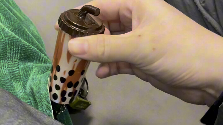 ما تسمحوليش ألعب بالولاعة، بس أنا مصمم ألعب بها!