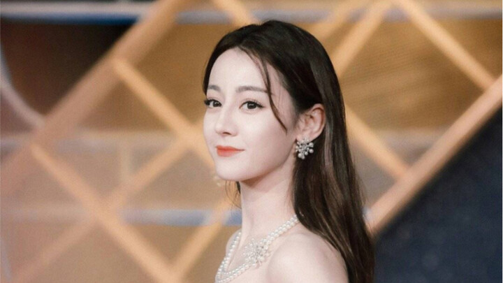 【Gaya Menawan】Anda bisa selalu percaya pada pesona wajah Dilraba Dilmurat