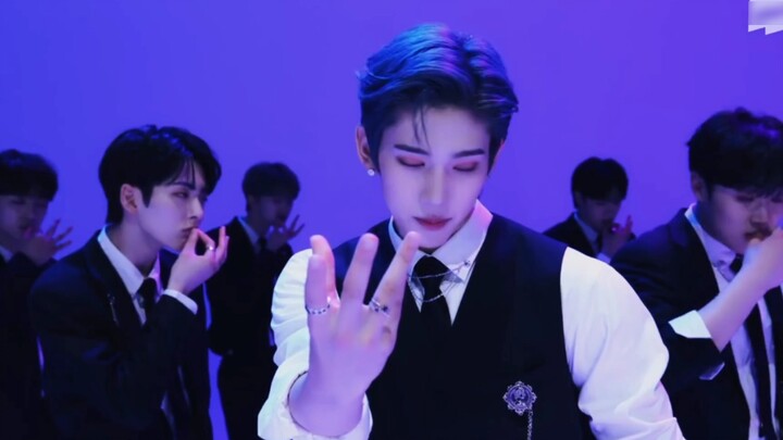 สูท! 180+ ต่อคน ก็ต้องใส่สูทใช่ไหม? ขายาว 8 ขา รับรองสายตาคุณ! การแสดงออกทางสีหน้าที่คมชัดเป็นพิเศษท