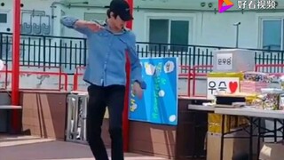 【EXO】เซฮุนเต้นเพลง Love Shot ให้เด็กๆ ในสถานสงเคราะห์