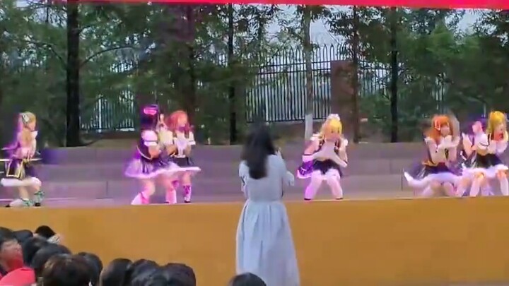 Got a real college idol? The super-burning no brond girls at the cultural festival