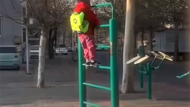 "ماما، أنا مذهل، أليس كذلك؟"