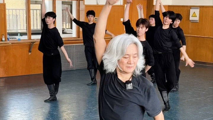 เรื่องเต้นก็ต้องสดใสหน่อยสิ