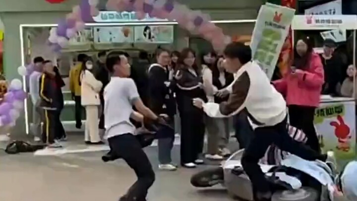 ليش الشباب لما يقودوا سيارة بدهم يحرقوها هيك؟!