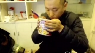 วิดีโอการกินของเย่าสุ่ยเกอ ที่เทียบได้กับฉากคุณซู่สูบบุหรี่ ถูกบรรจุเข้าไปในบทเรียนการกินของโรงเรียน