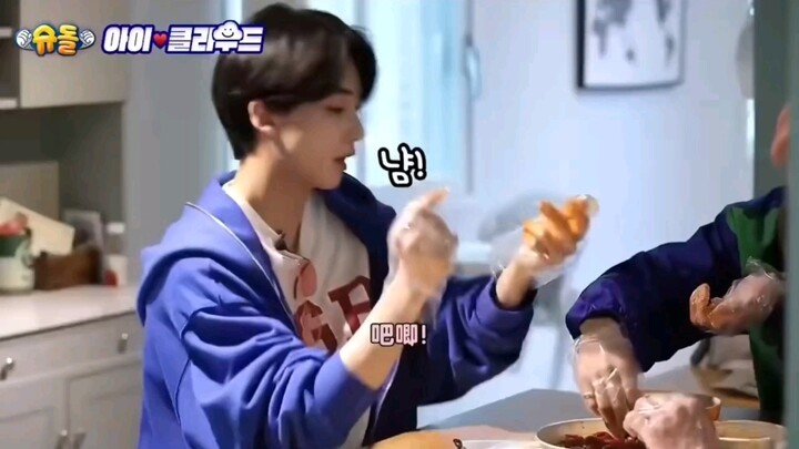 Jiong Han Ni: Eh, I want to eat spicy crayfish.