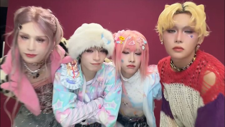 【XLOV】What are you even looking at??! Is there a problem or something??!! Are you okay??!!🤷🏼‍♀️🤷🏼‍♀️