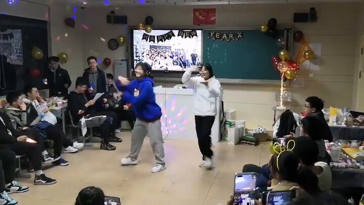 โซปราโนแดนซ์หญิงคัฟเวอร์เพลง "GEE" ที่ได้รับความนิยมสูงสุดในวันปีใหม่