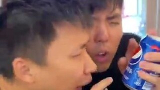 如何让品牌爸爸一秒哭晕在厕所，室友真是绝了