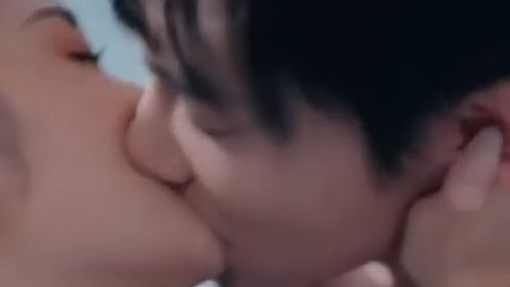 Aku menikah dengan CEO, mengira cuma pernikahan kontrak, tapi dia memanjakanku