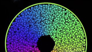 Apakah lingkaran yang melahap bola-bola kecil ini adalah lubang tanpa dasar? #AnimasiPlanet #BentukG